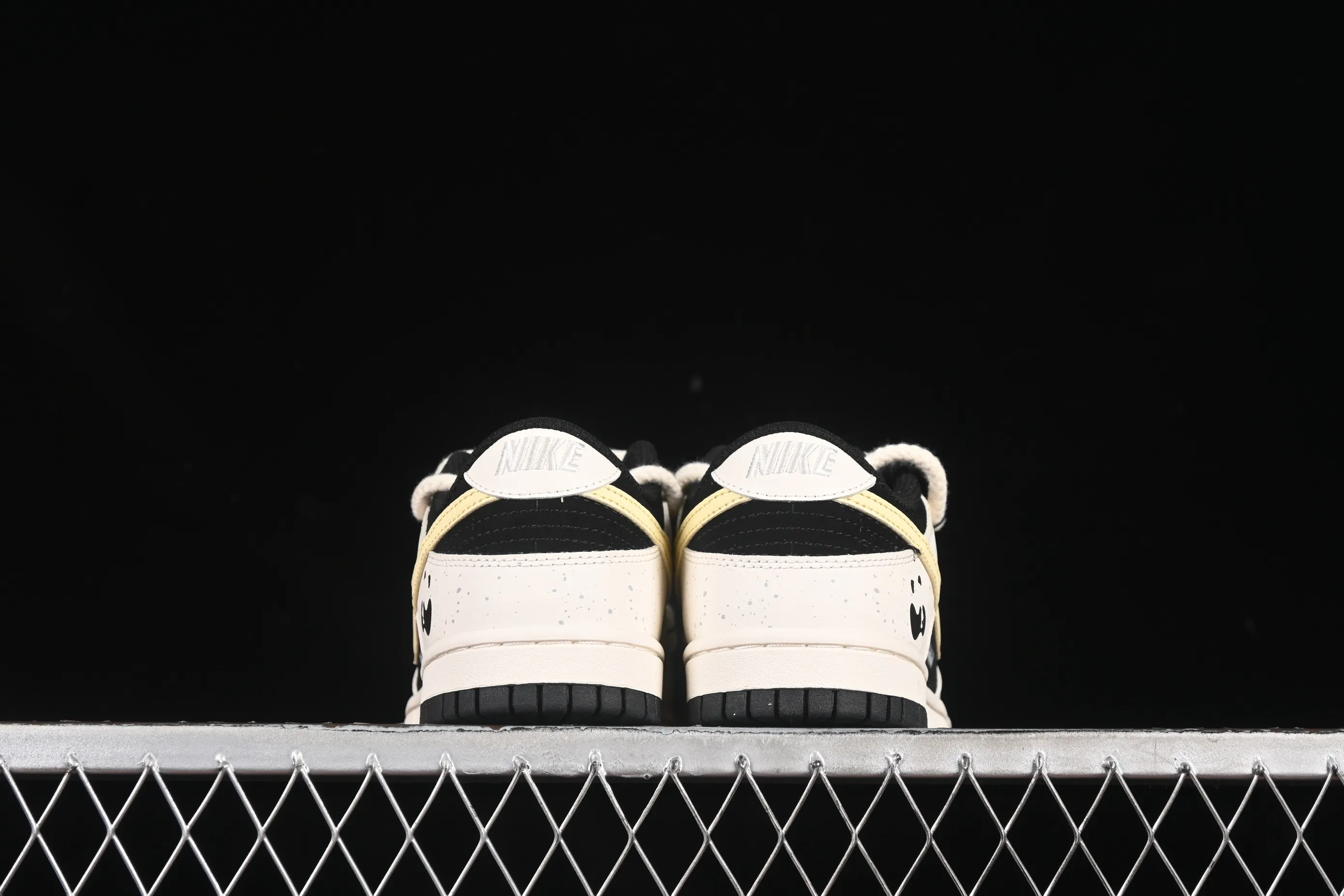 All Categories Nk SB Dunk Series Nk SB Dunk Low Low-top sneakers Nike Dunk Low "Tms Cny" Red Panda Cheese Dopamine Splashed old low-top casual sneakers DD1391-100